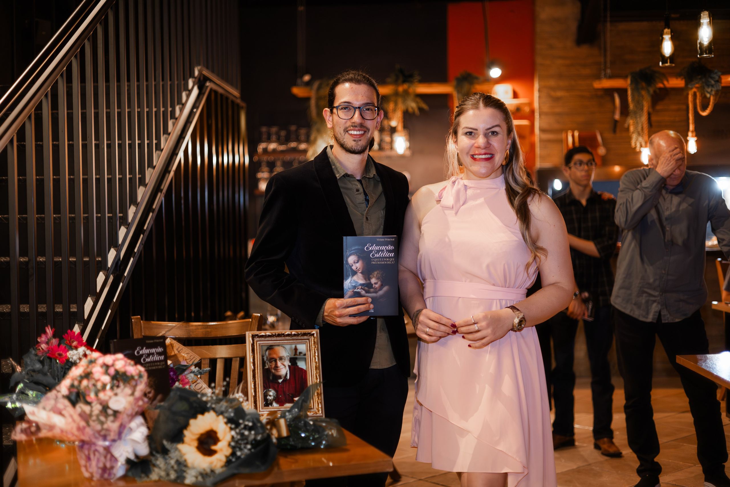 Lançamento de Livro Vivi Princival. Lumiere Filmes e Fotos