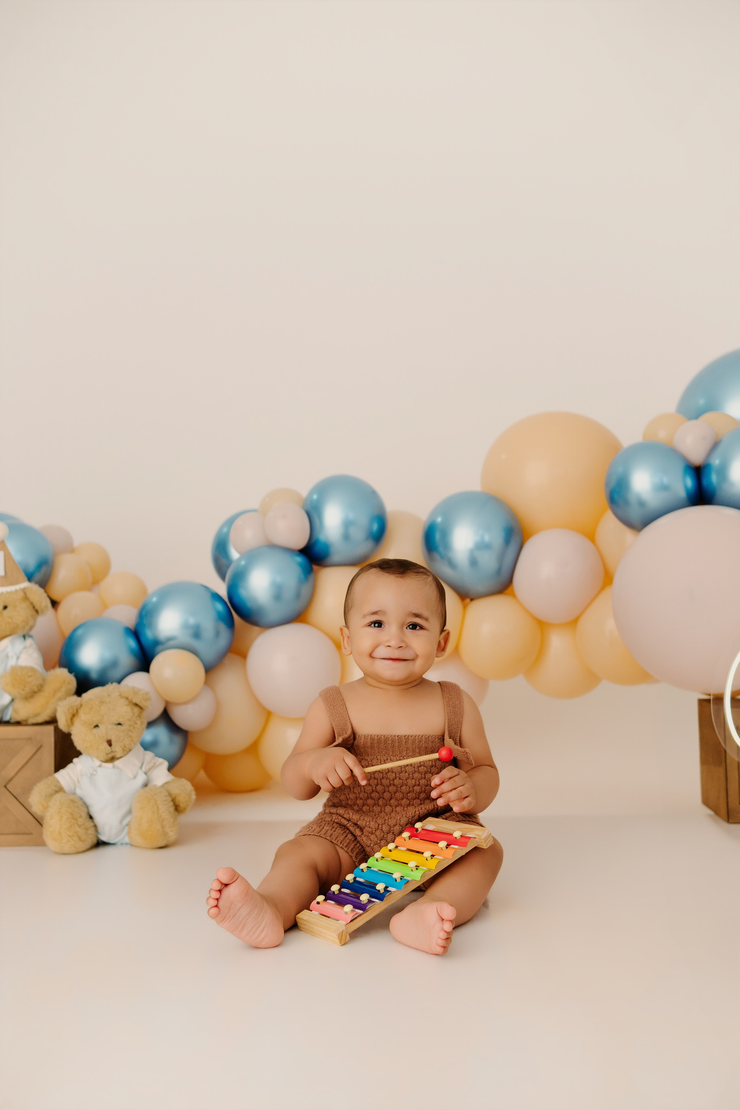 Ensaio de aniversário 1 ano de João| Fotografia Infantil em estúdio Vitória da Conquista. Estúdio Natani Fotografia