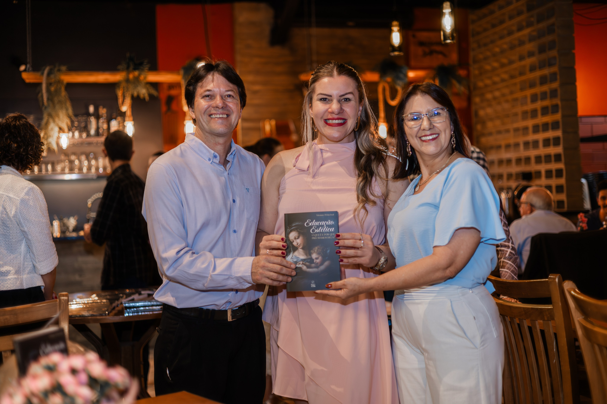 Lançamento de Livro Vivi Princival. Lumiere Filmes e Fotos
