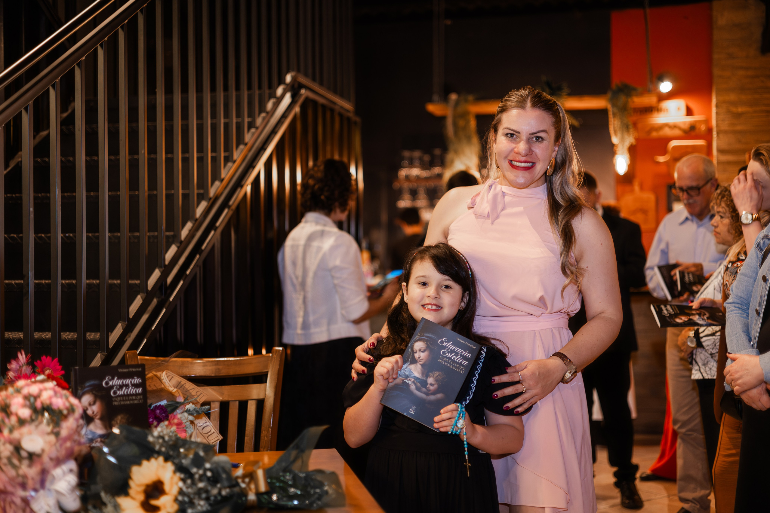 Lançamento de Livro Vivi Princival. Lumiere Filmes e Fotos
