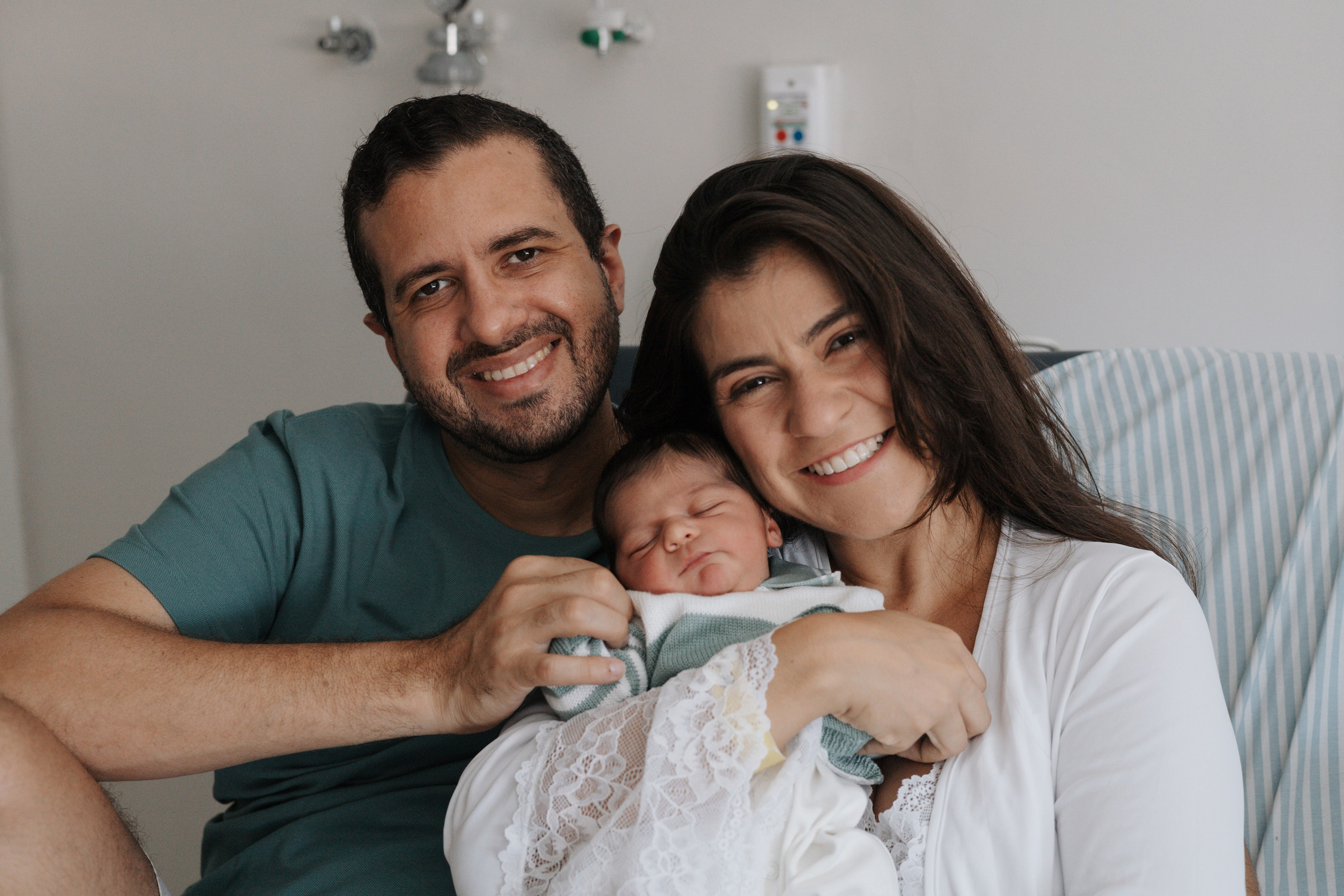 Nascimento Rael. Fotos e filme de partos & famílias