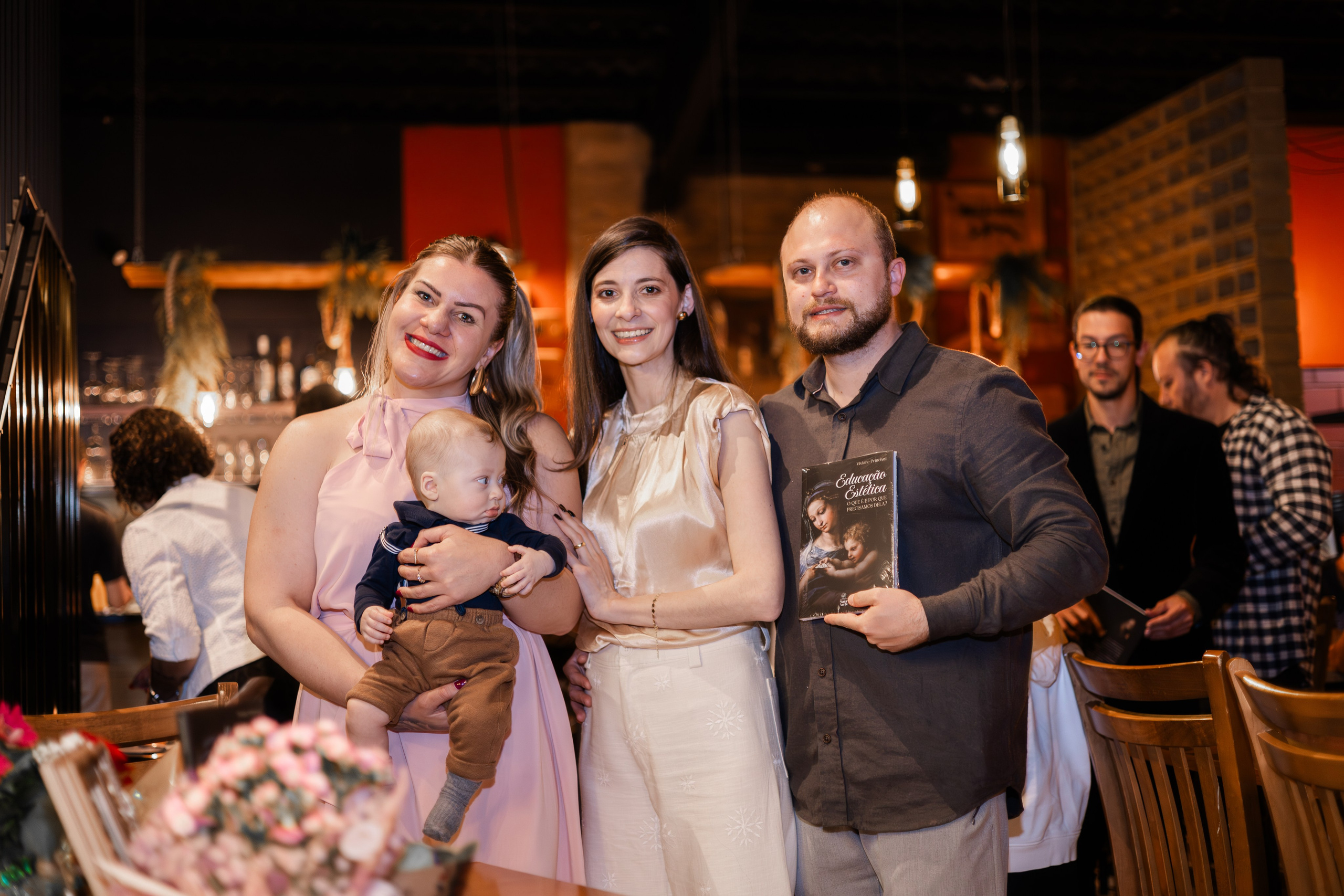 Lançamento de Livro Vivi Princival. Lumiere Filmes e Fotos