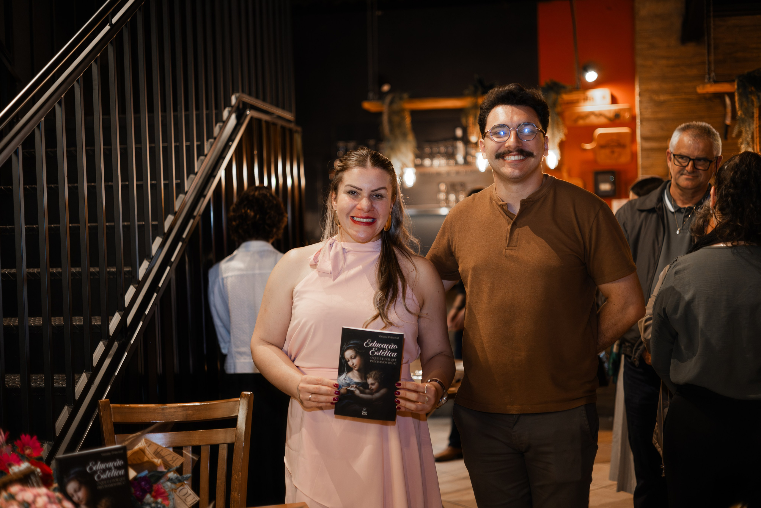 Lançamento de Livro Vivi Princival. Lumiere Filmes e Fotos