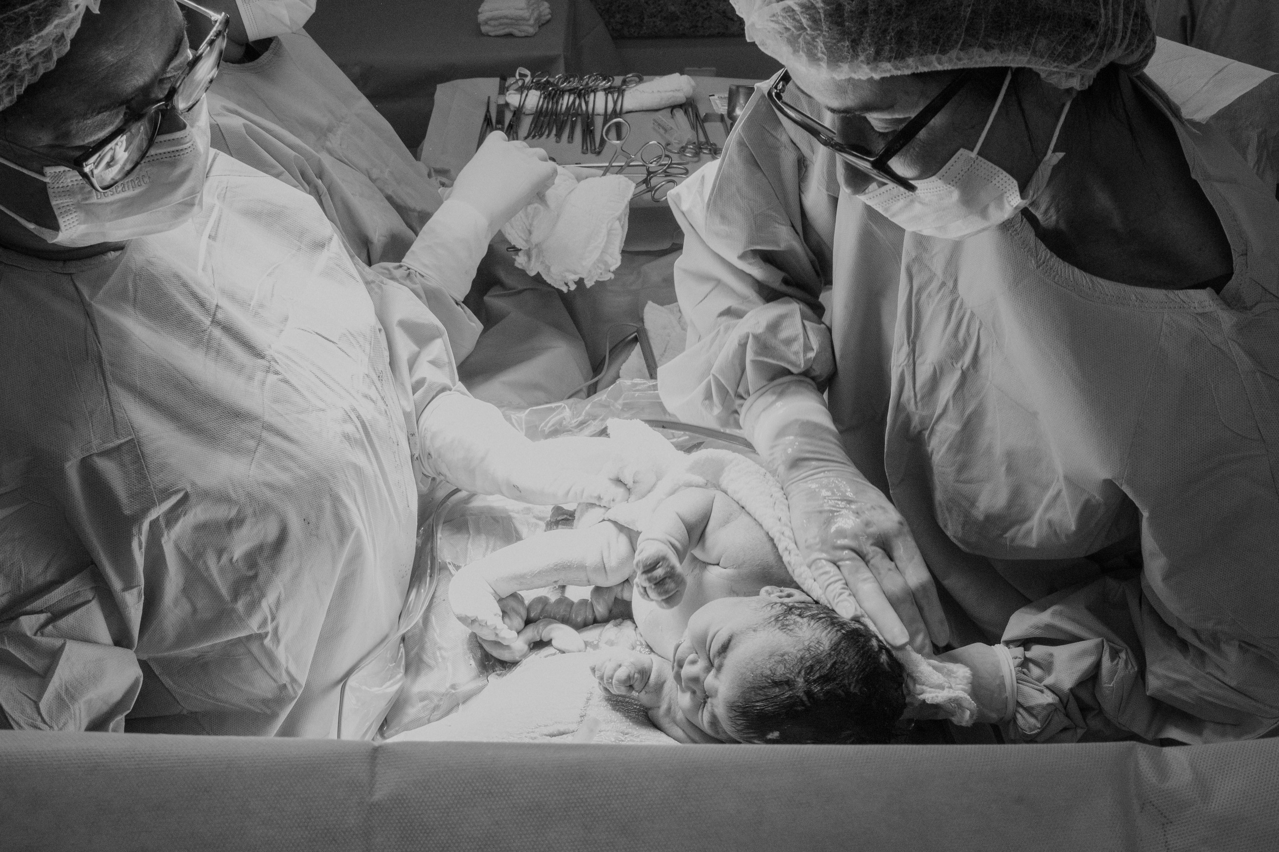Nascimento Maya. Fotos e filme de partos & famílias
