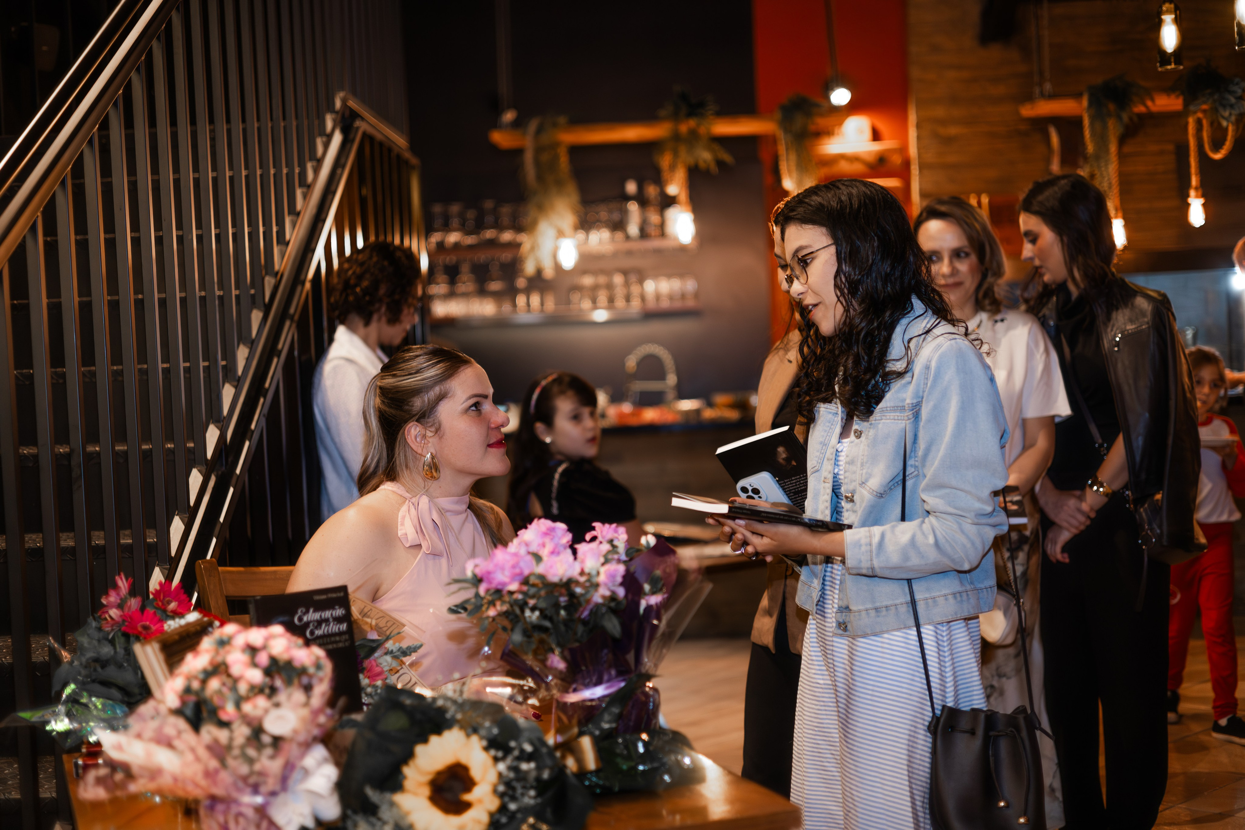 Lançamento de Livro Vivi Princival. Lumiere Filmes e Fotos
