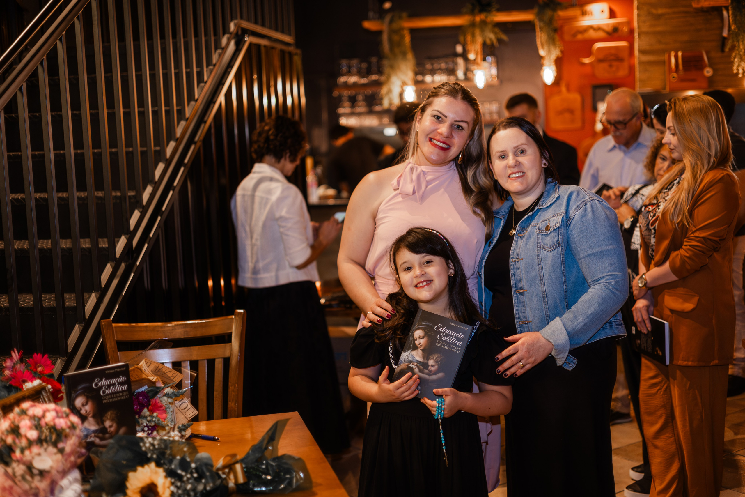 Lançamento de Livro Vivi Princival. Lumiere Filmes e Fotos