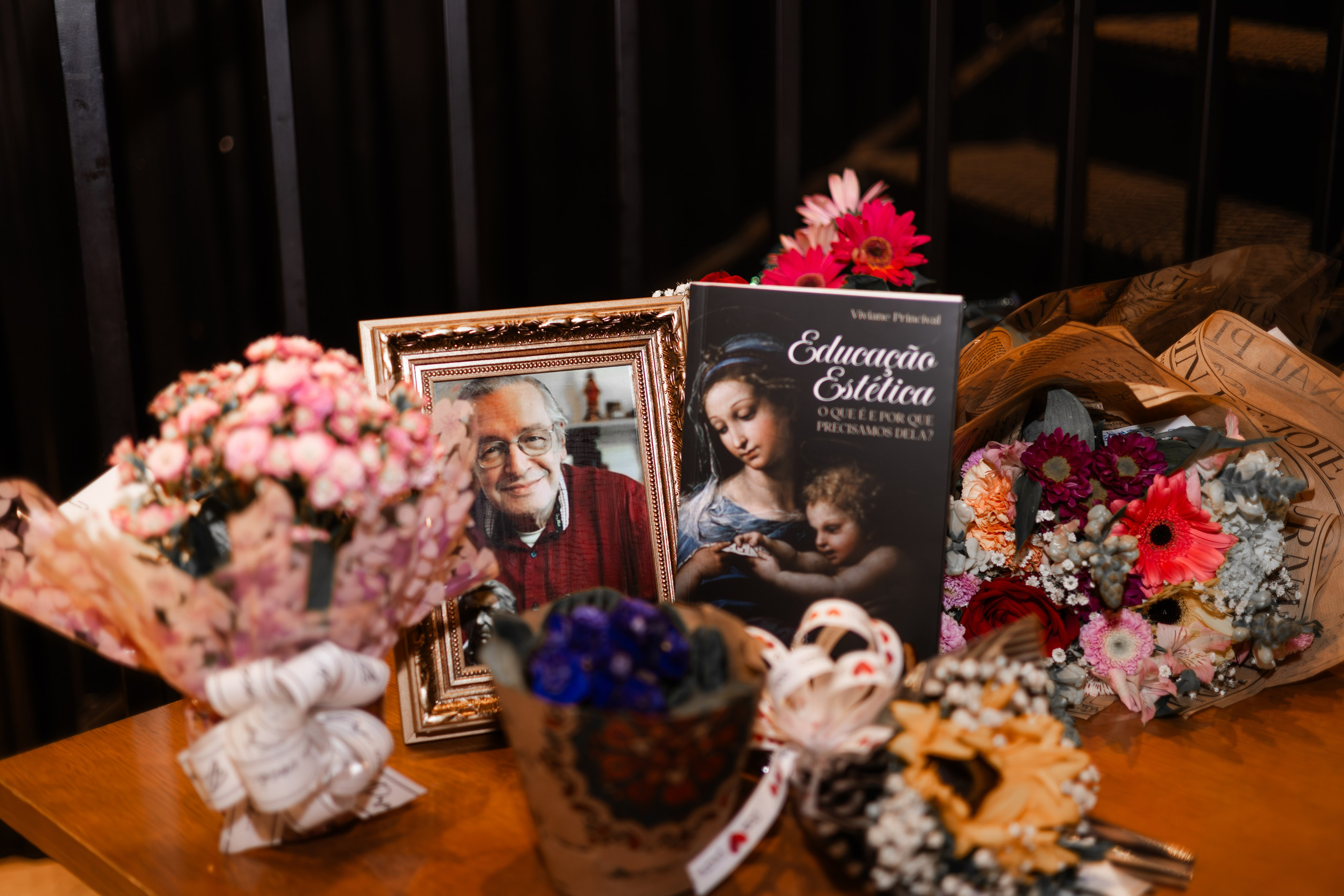 Lançamento de Livro Vivi Princival. Lumiere Filmes e Fotos