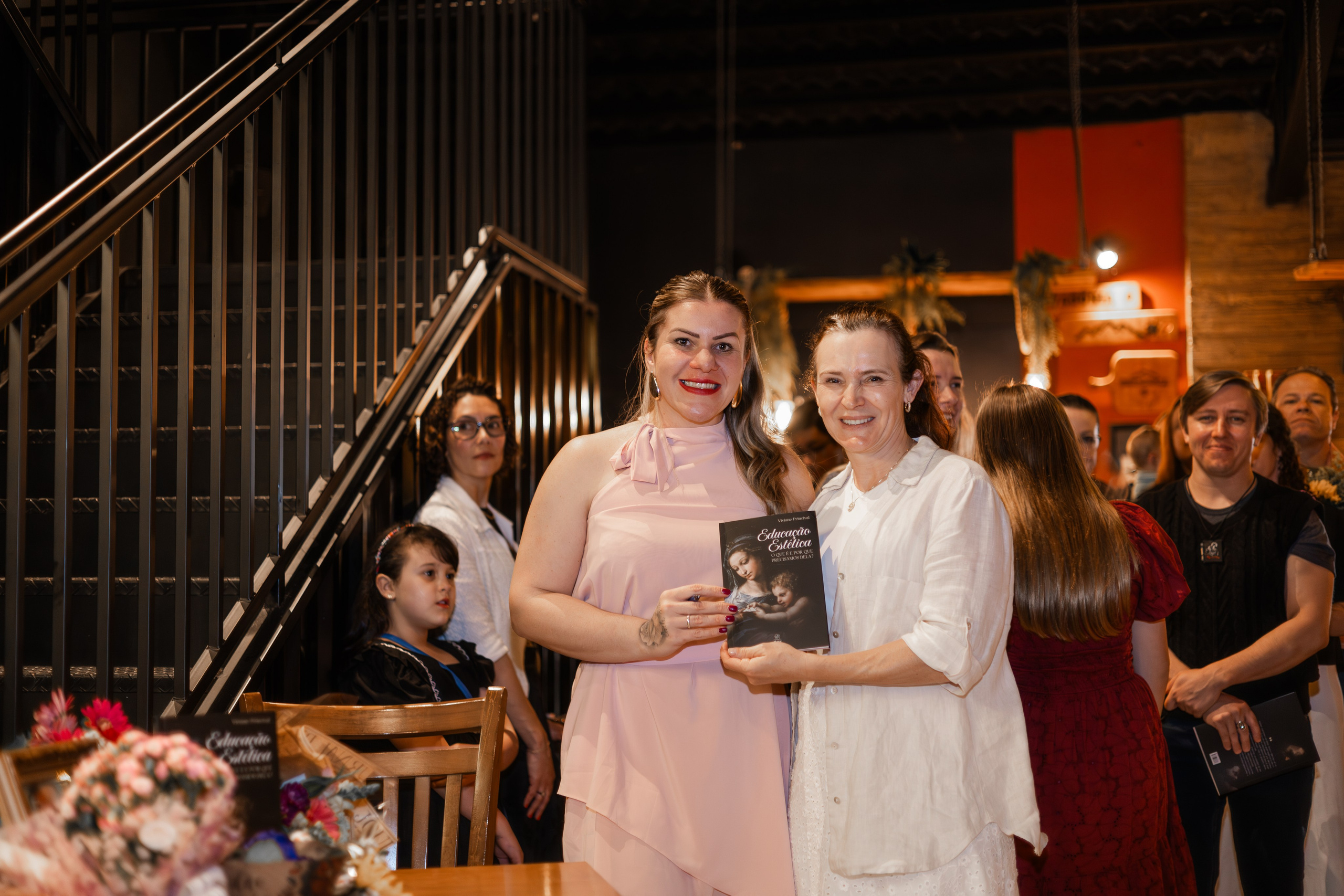 Lançamento de Livro Vivi Princival. Lumiere Filmes e Fotos