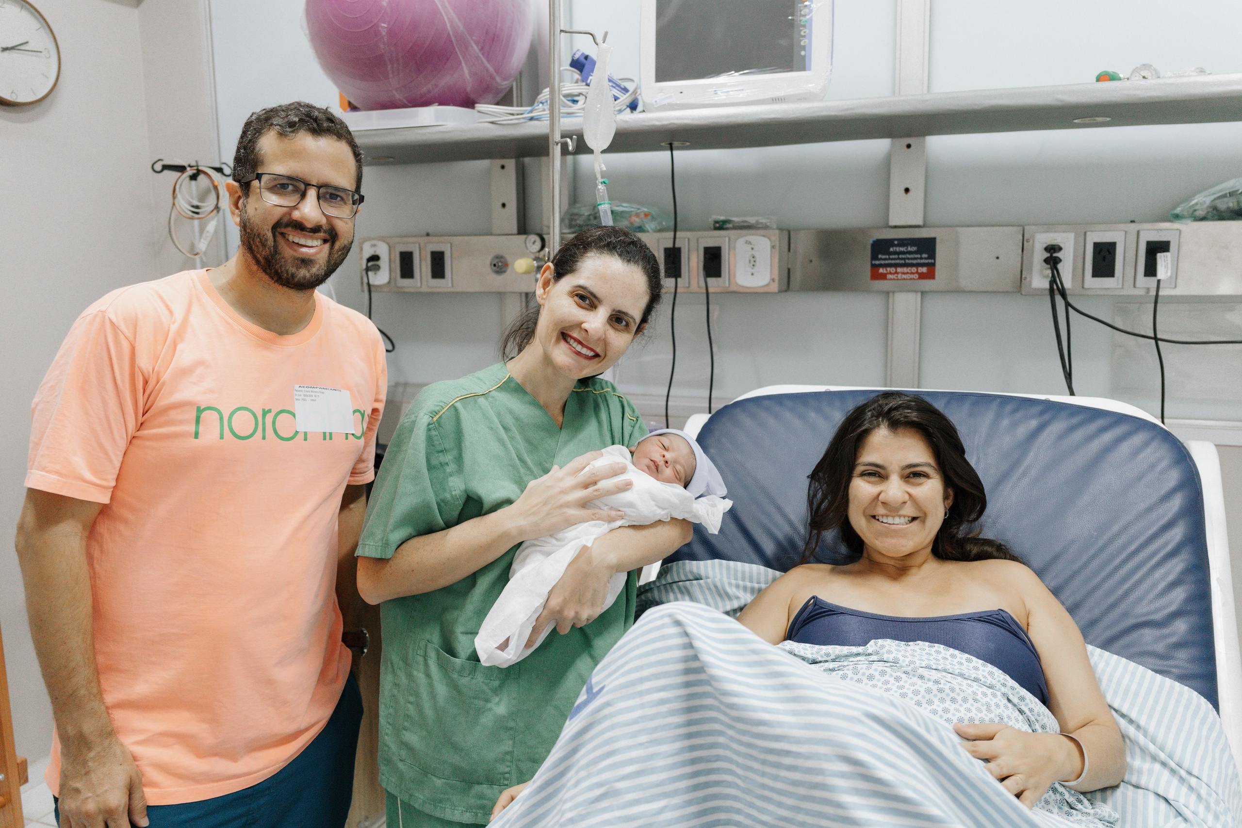 Nascimento Rael. Fotos e filme de partos & famílias