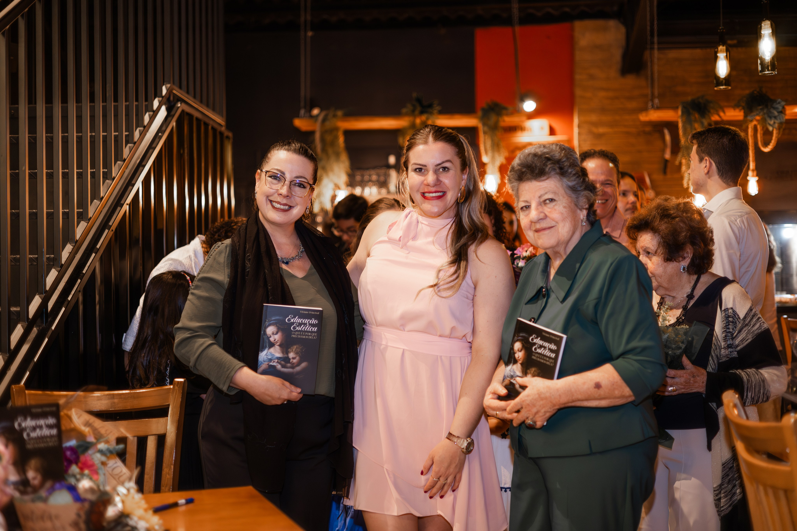 Lançamento de Livro Vivi Princival. Lumiere Filmes e Fotos
