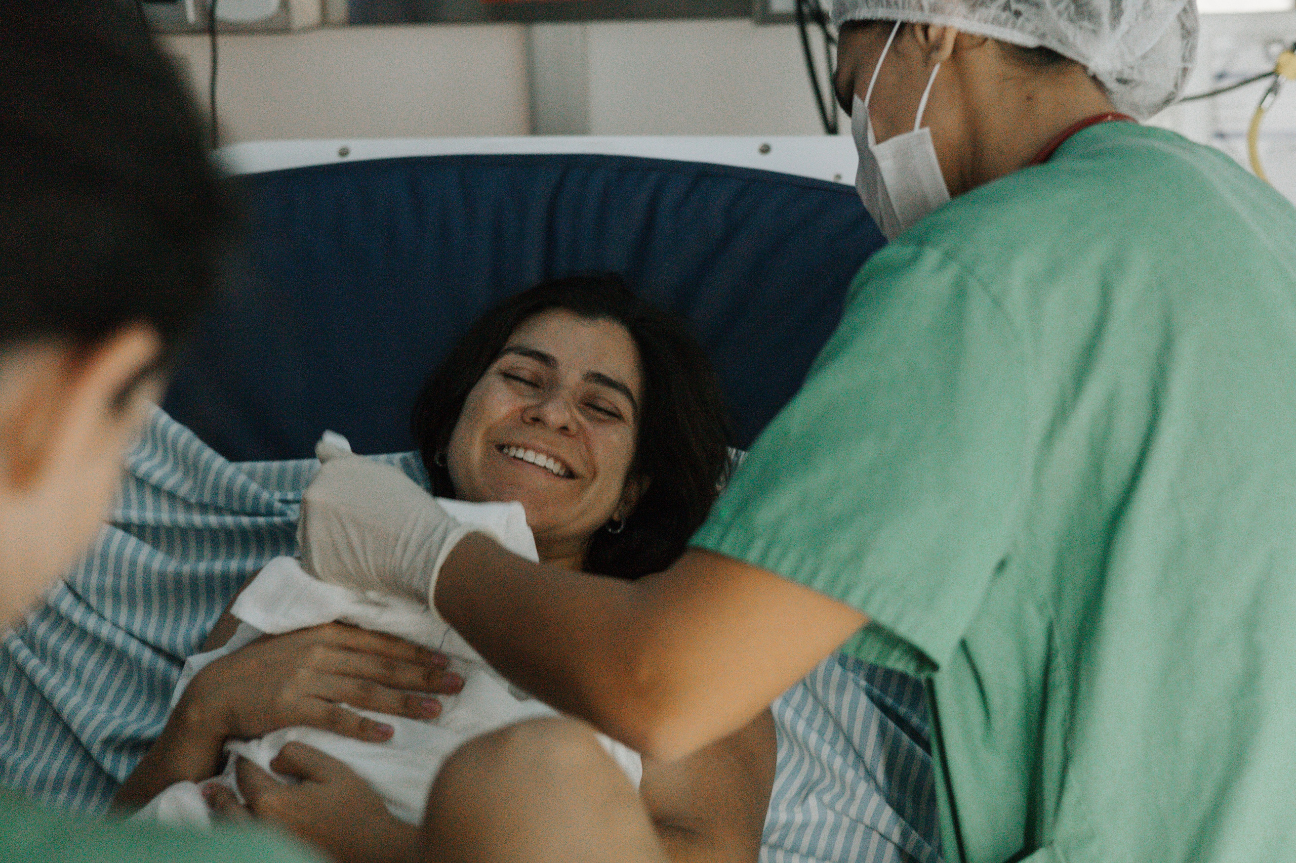 Nascimento Rael. Fotos e filme de partos & famílias