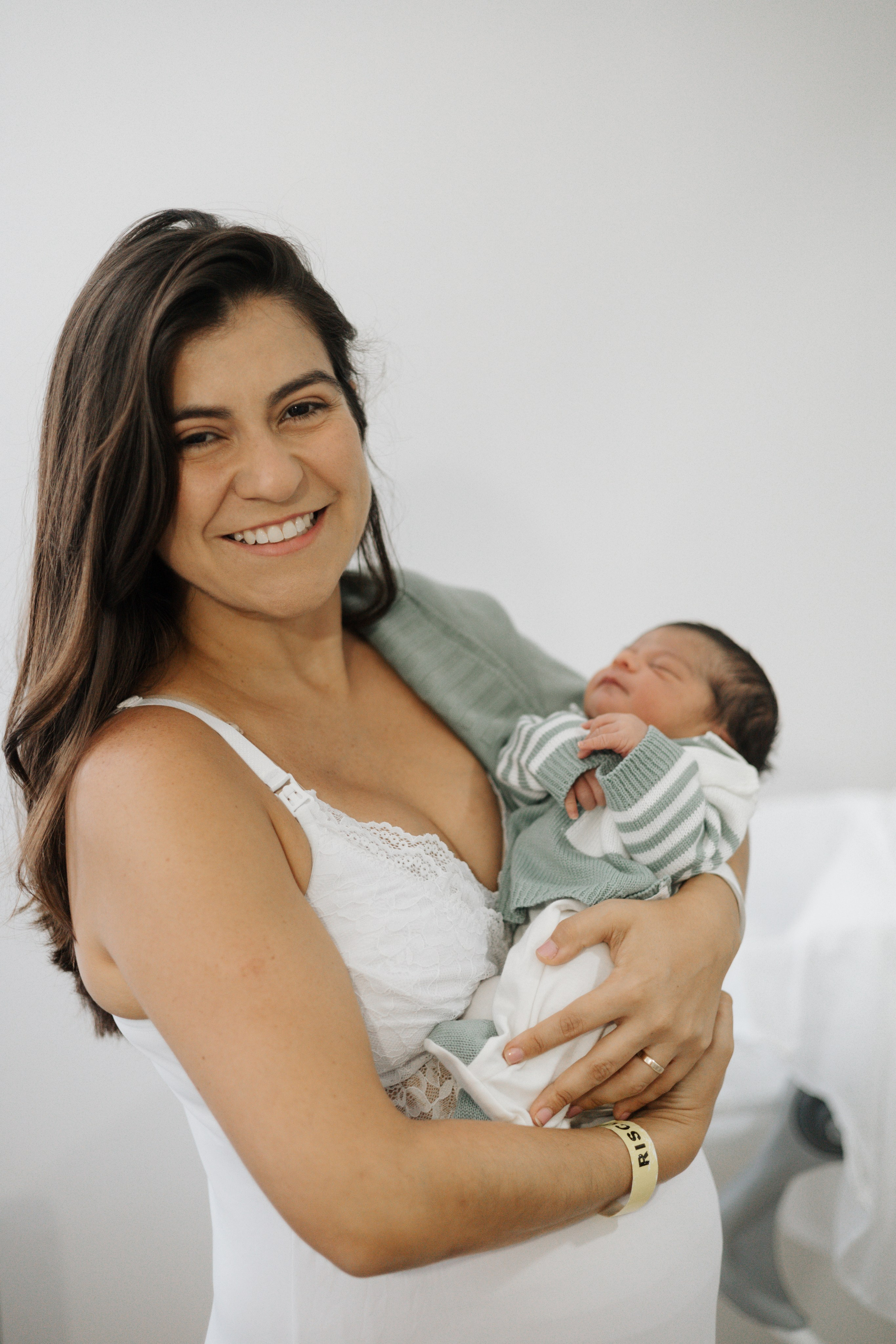 Nascimento Rael. Fotos e filme de partos & famílias