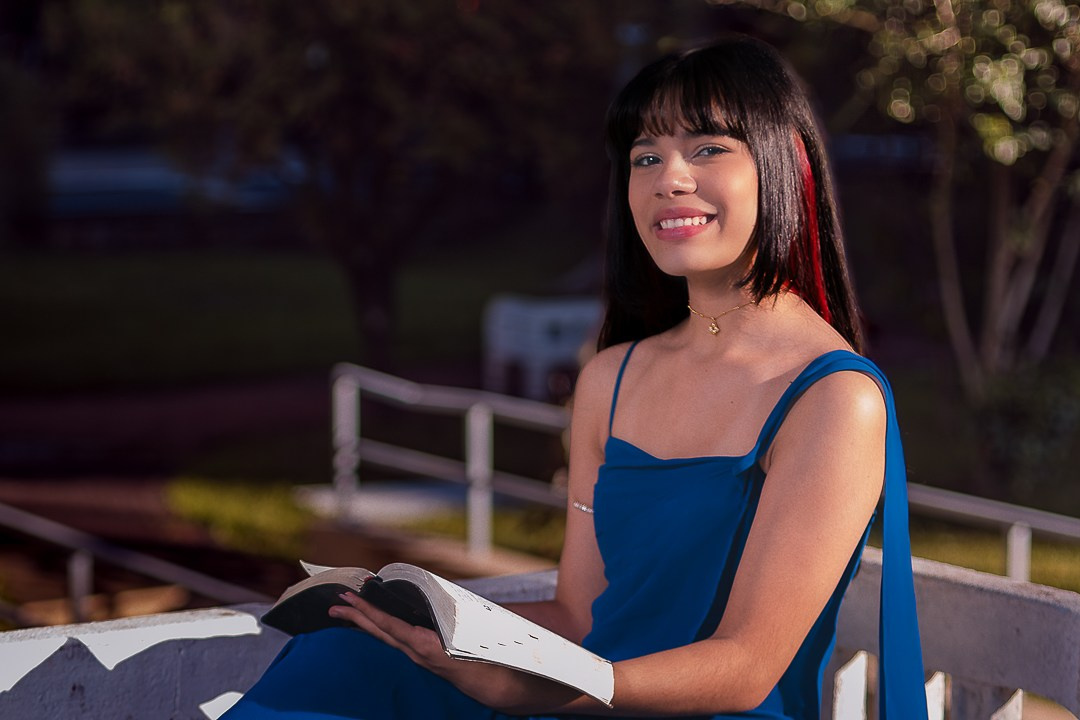 Ensaio fotográfico 15 anos debutante na praça do DMAE em Porto Alegre