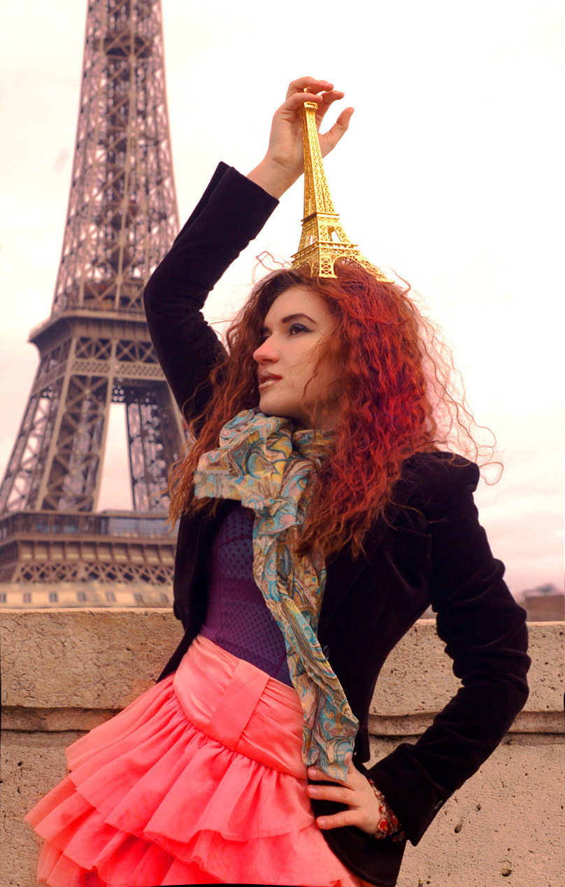 АИNA Vernov We need photographers ANNA Paris France Tour Effeil 