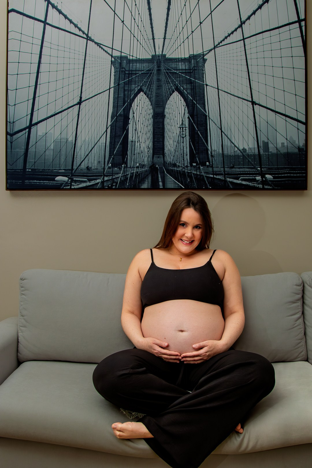 Ensaio fotográfico de gestante em estilo live style em home studio.
