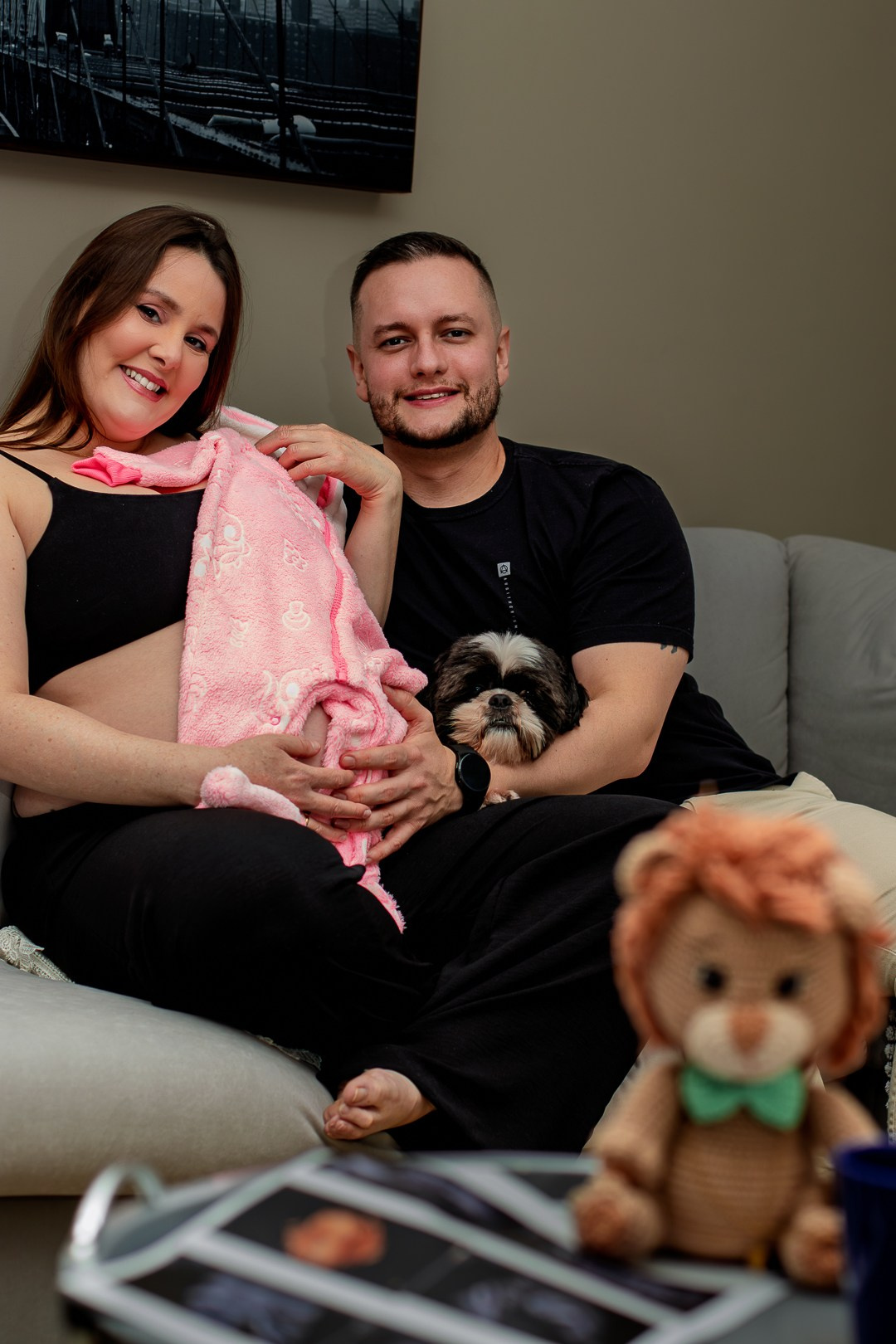 Ensaio fotográfico de gestante em estilo live style em home studio.