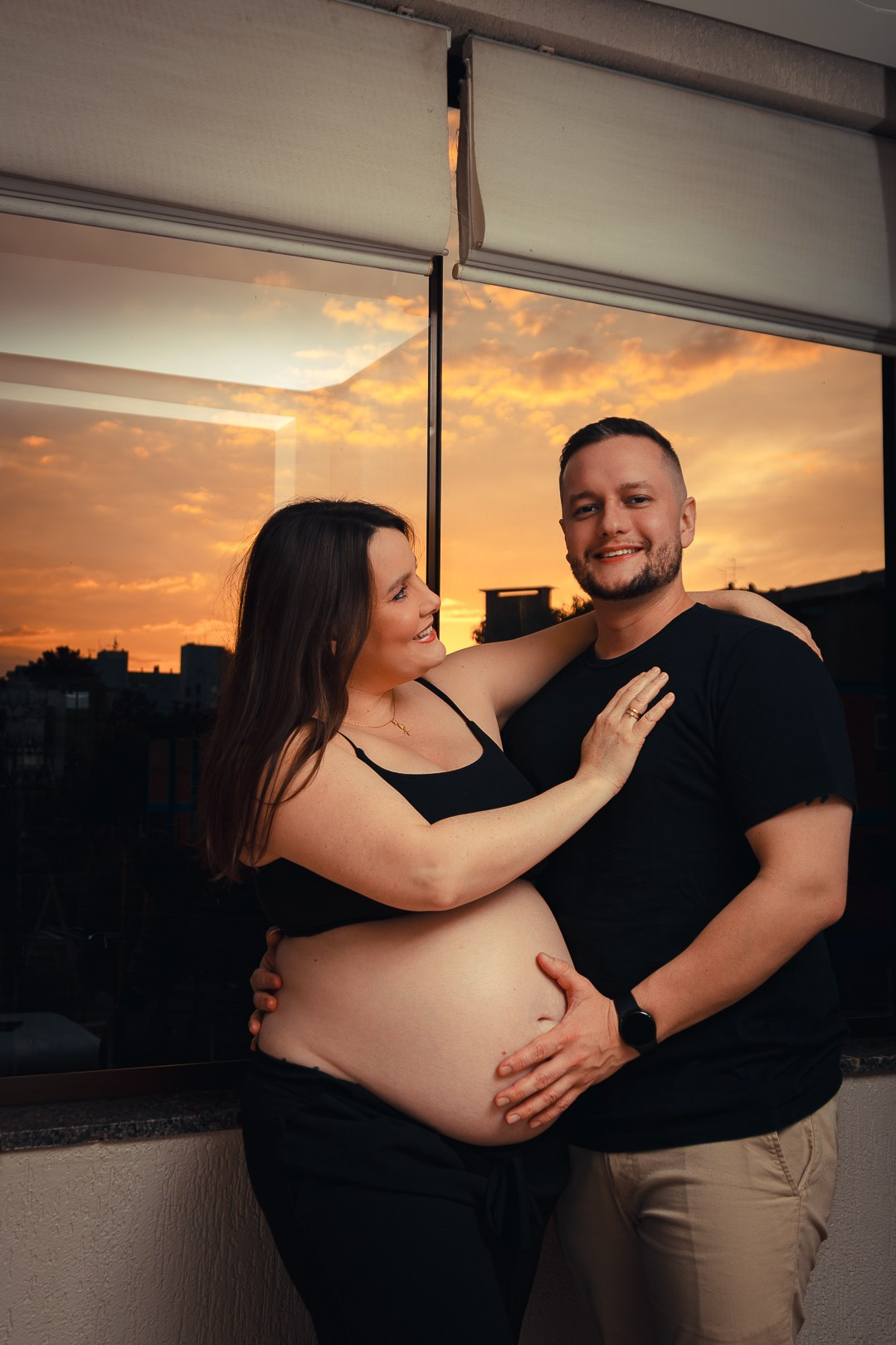 Ensaio fotográfico de gestante em estilo live style em home studio.