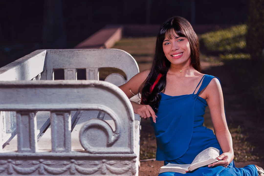 Ensaio fotográfico 15 anos debutante na praça do DMAE em Porto Alegre