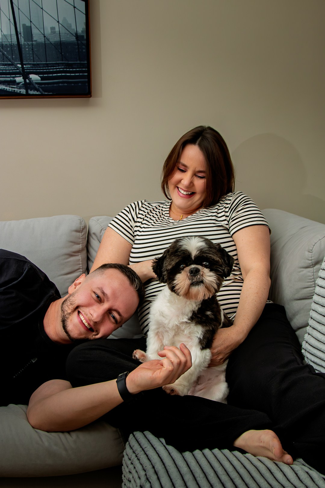 Ensaio fotográfico de gestante em estilo live style em home studio.