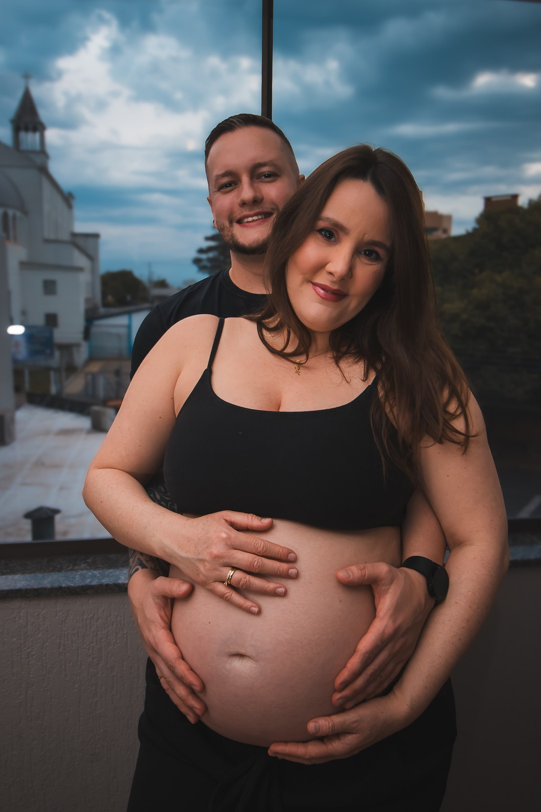 Ensaio fotográfico de gestante em estilo live style em home studio.